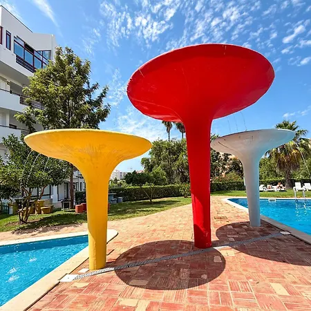 Pool Modern Vogue